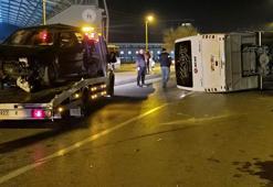 Otomobil ile çarpışan servis midibüsü devrildi; 13 yaralı