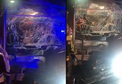 Batman’da midibüs çekiciye çarptı: 11 yaralı