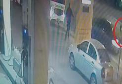 Kayseri’de otomobilin yayaya çarptığı kaza anı kamerada: 2 yaralı