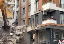 Avcılar’da yıkım sırasında dökülen beton parçaları yanındaki binaya zarar verdi