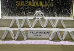 Bitlis'te durdurulan 2 araçta 6 kilo skunk ele geçirildi