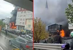 Pendik'te otomobilde çıkan yangın, 3 katlı ahşap binaya sıçradı