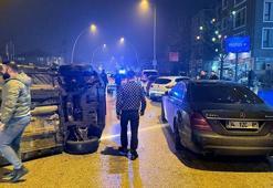 Taksinin park halindeki otomobile çarpıp devrildiği kaza kamerada