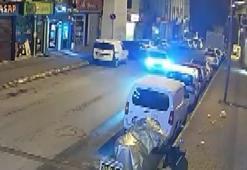 Beylikdüzü'nde park halindeki 3 araca çarptı; otomobilini bırakıp kaçtı