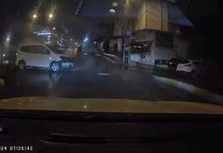 Sancaktepe’de hafif ticari araç refüje çarptı; kaza kamerada