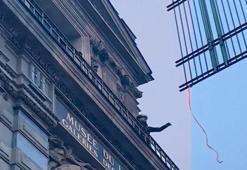 Louvre Müzesi'ne demir parmaklıklar yerleştirildi