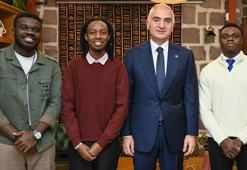 Bakan Ersoy, Afrika Kültür Evi'ni ziyaret etti