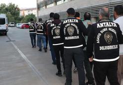 Telefonda kendilerini polis olarak tanıtıp 10 milyon lira dolandıran 7 şüpheli tutuklandı