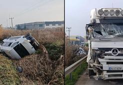 Hafriyat kamyonunun çarptığı karavan şarampole yuvarlandı