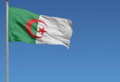 Cezayir’de Fransız sömürgeciliği suç ilan edildi