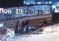 3 kişiye saldırıp ısıran köpek, tabancayla vuruldu; o anlar kamerada