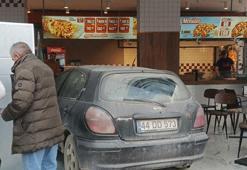 Otomobil döner salonuna girdi; o anlar kamerada