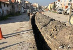 Boru döşemesi yapılan kanalda toprak kayması; 3 yaralı