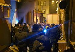 Mobilya mağazasındaki yangında bina sakinleri dumandan etkilendi