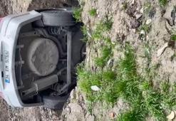 Esenyurt’ta park halindeyken arazide oluşan göçüğe düşen otomobilin sahibi: Bu arabadan çok çektim, üstünü gömün gitsin