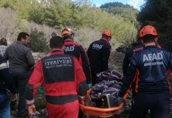 Kayalıklardan düşüp mahsur kalan çoban, kurtarıldı