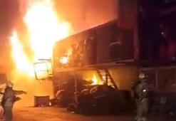 Başakşehir'de 2 katlı iş yerinde yangın