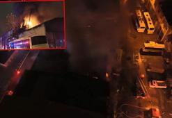 Oto yedek parça dükkanında çıkan yangın, bitişiğindeki iş yerine sıçradı