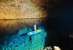 Şahika Ercümen’in de daldığı Aynalıgöl Mağarası, bu yıl 60 bin ziyaretçiyi ağırladı