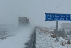 Ardahan’da kar yağışı ulaşımı etkiledi