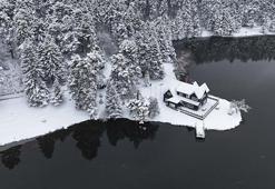 Gölcük Tabiat Parkı beyaz örtüyle kaplandı