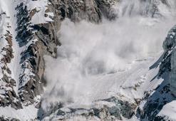 Yunanistan'da dağda kaybolan 4 kişinin çığ altında cesedi bulundu