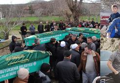 Tahliye edilen babasını almaya giderlerken kazada ölen Mehmet ile amca ve dedesi defnedildi