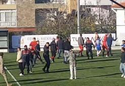Kuşadası’nda maç sonu kavga eden futbolcuları jandarma ayırdı