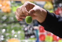 Kış ayında yaz meyveleri eriğin 3 tanesi 300, kirazın 5 tanesi ise 195 TL