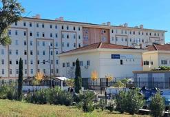 Tartıştığı 3 kişi tarafından bıçaklanan üniversite öğrencisi yaralandı