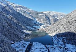 Uzungöl’de kar yağışı sonrası seyirlik manzaralar oluştu