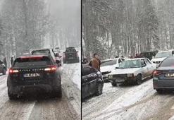Oylat Kaplıcaları yolu kar nedeniyle kapandı, araçlar mahsur kaldı