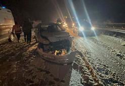 Otoyolda 7 aracın karıştığı kaza ulaşımı aksattı; 2 yaralı