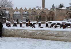 Şanlıurfa'ya mevsimin ilk karı düştü; okullar tatil edildi