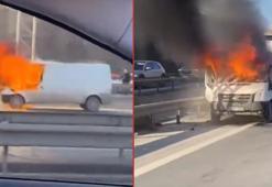 Bağcılar TEM Otoyolu'nda minibüs alev alev yandı