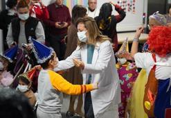 Adana’da onkoloji hastası çocuklara yılbaşı eğlencesi