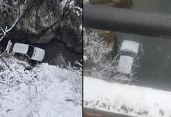 Diyarbakır'da otomobil köprüden çaya düştü: 4 yaralı