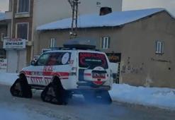 Yüksekova’da köyde hastalanan çocuk, paletli kar ambulansıyla hastaneye ulaştırıldı
