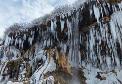 Dipsizgöl Şelalesi'nde kış güzelliği; dev sarkıtlar oluştu