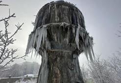 Eksi 19,1'i gören Ağrı'da su deposu buz tuttu