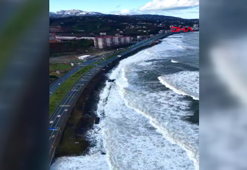Rize'de fırtına; dalgalar sahil yoluna ulaştı