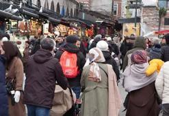 Yeni yıla bir gün kala Eminönü'nde alışveriş yoğunluğu