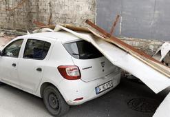 Maltepe'de şantiye duvarı otomobilin üzerine yıkıldı