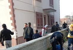 Ankara’da apartman dairesindeki yangında anne ve 3 çocuğu dumandan etkilendi