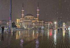 İstanbul'da kar yağışı etkili oluyor