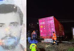 Aydın’da raylara devrilen TIR’ın sürücüsü öldü, tren seferleri aksadı