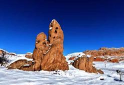 Eğribucak Kayalıkları'nda kış manzarası; Mars'a kar yağmış gibi