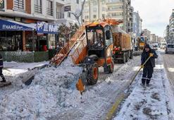 Van'da kardan kapanan 312 yerleşim yerinin yolu ulaşıma açıldı