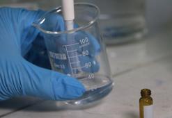 'Sahte içkiyi ayırt etmek için sanal medyada yapılan mavi ışık deneylerine kanmayın'