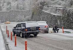 Zonguldak'ta kar yağışı; hastane yolunda araçlar kaydı